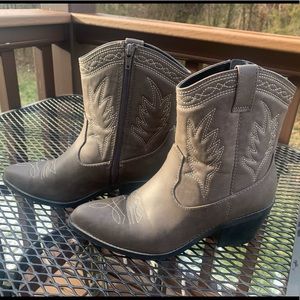 Women’s Cowgirl Boots
